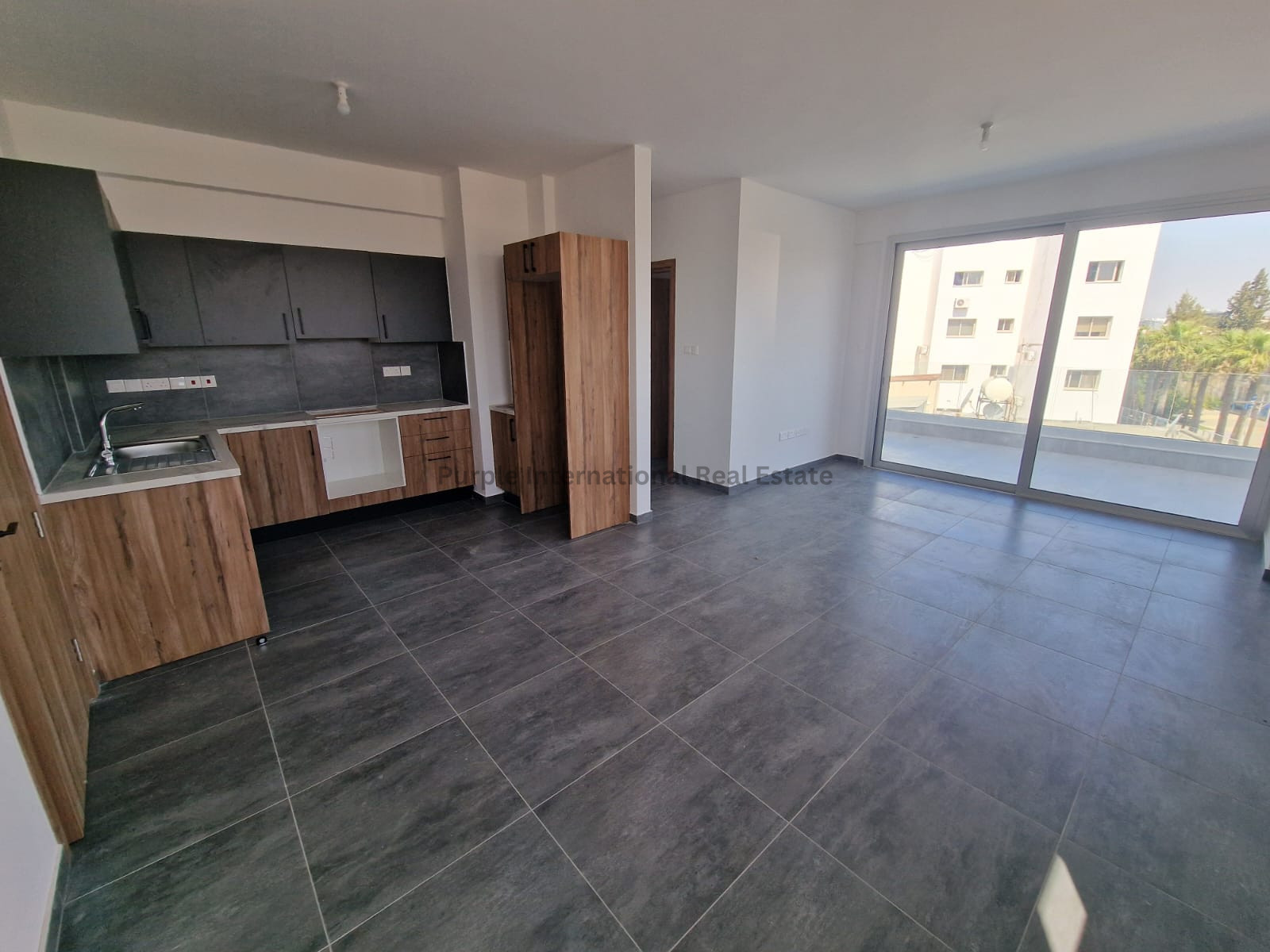 Квартира с 2 спальнями в Ларнака, Кипр № 53142