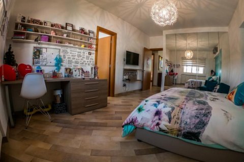 5 bedrooms Villa in Limassol, Cyprus No. 38886