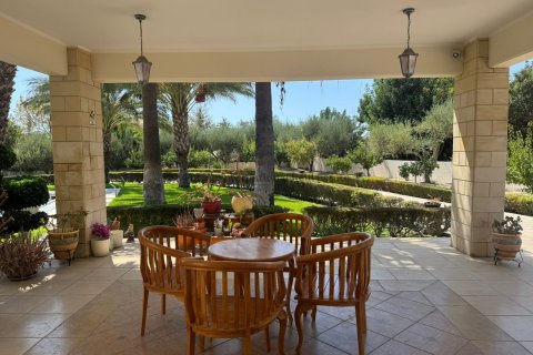 4 bedrooms Villa in Pyrgos, Limassol, Cyprus No. 39067