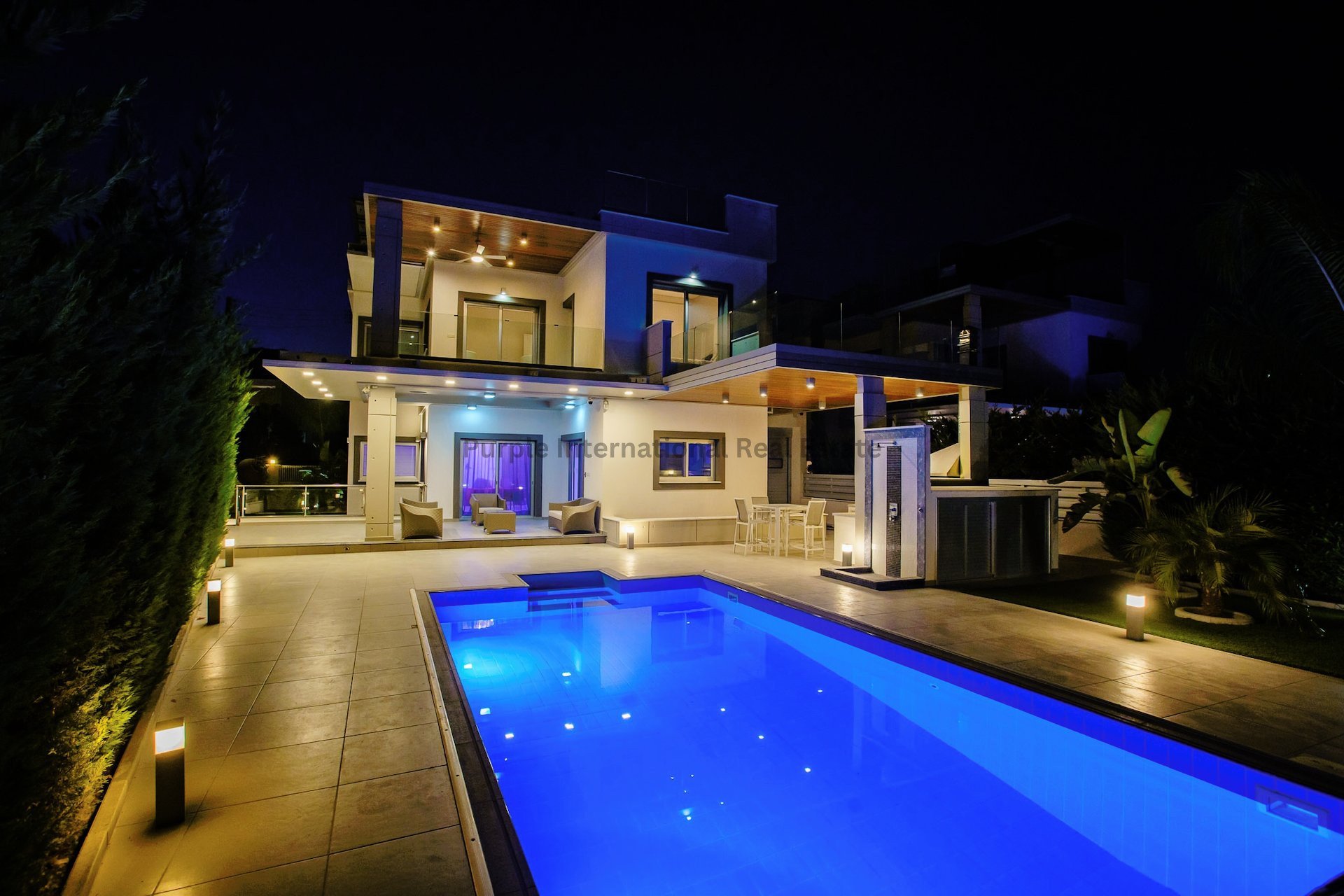 4 bedrooms Villa in Agios Tychonas, Limassol, Cyprus No. 8082