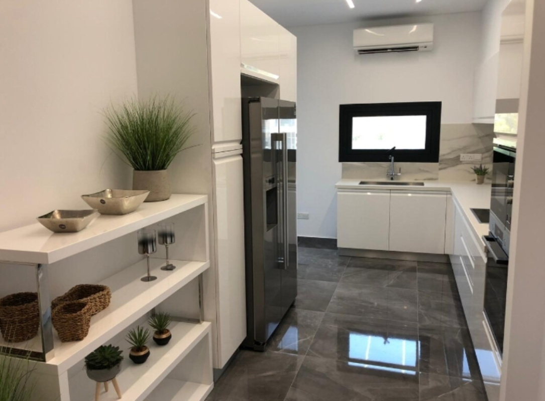 3 bedrooms Apartment in Limassol, Cyprus No. 38688