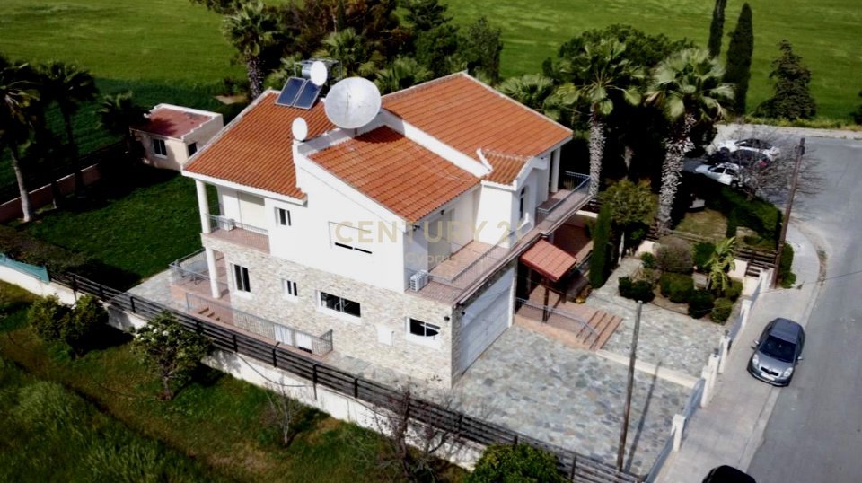5 dormitorios Villa en Kiti, Larnaka, Chipre No. 54205