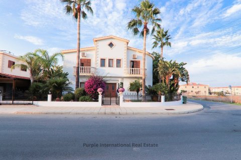 5 bedrooms Villa in Paralimni, Ammochostos, Cyprus No. 36190