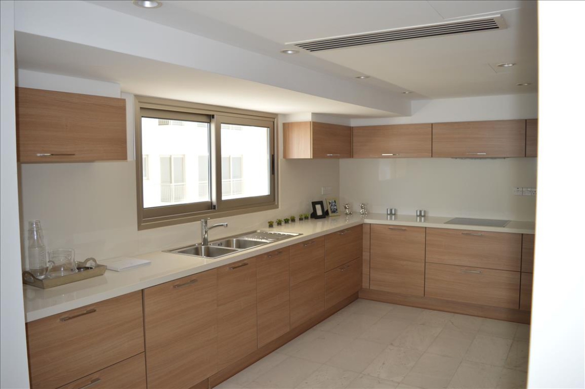 3 bedrooms Apartment in Larnaca, Larnaka, Cyprus No. 38583