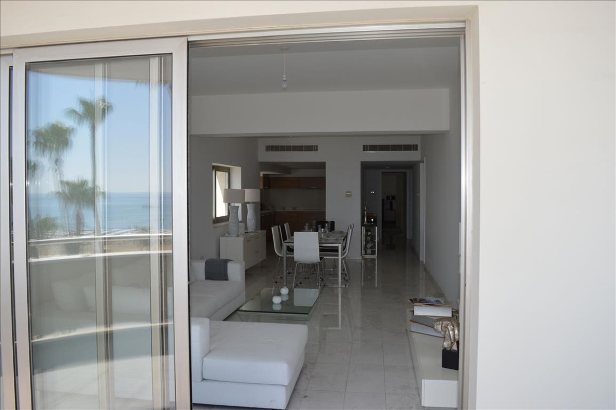 3 bedrooms Apartment in Larnaca, Larnaka, Cyprus No. 38583