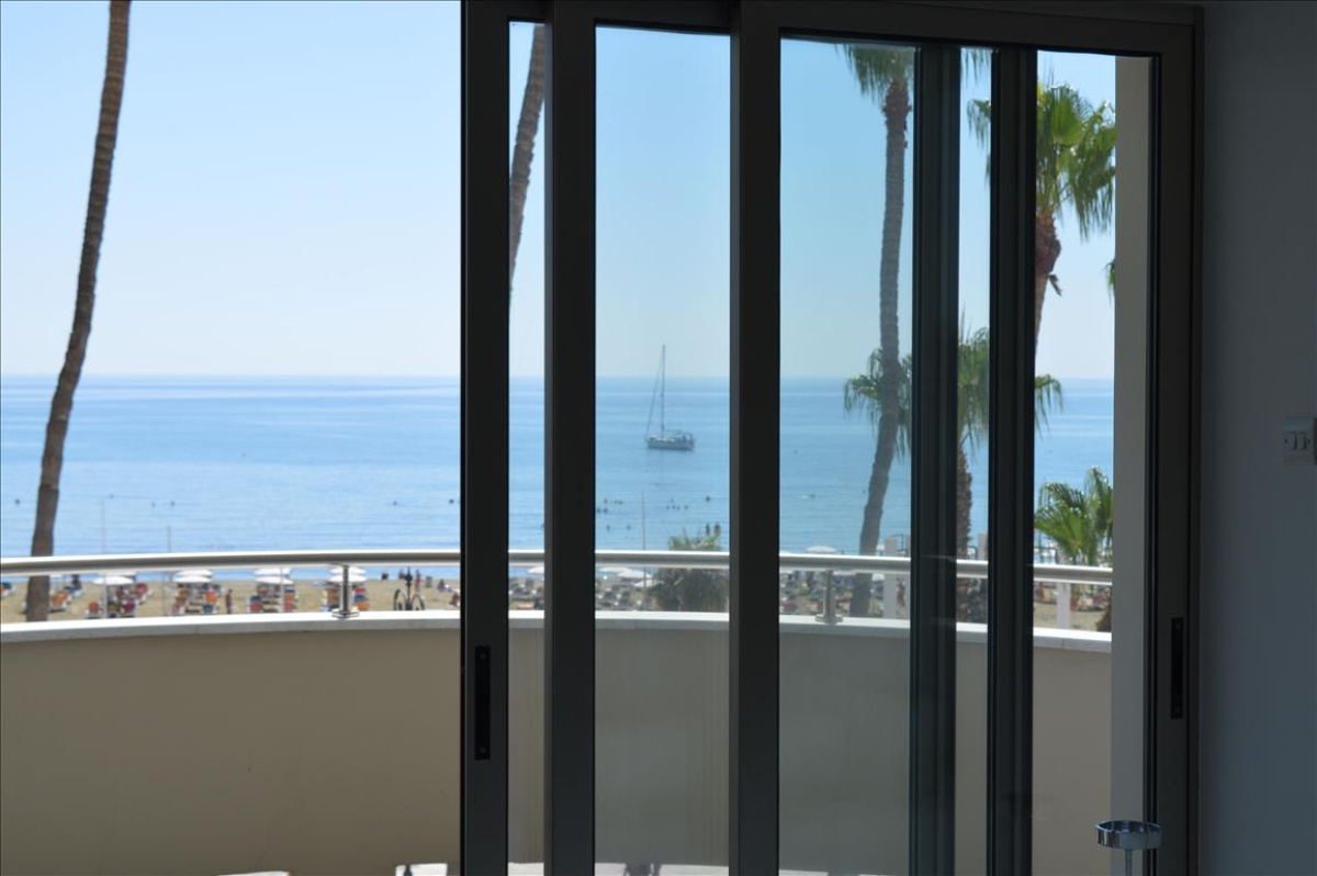 3 bedrooms Apartment in Larnaca, Larnaka, Cyprus No. 38583