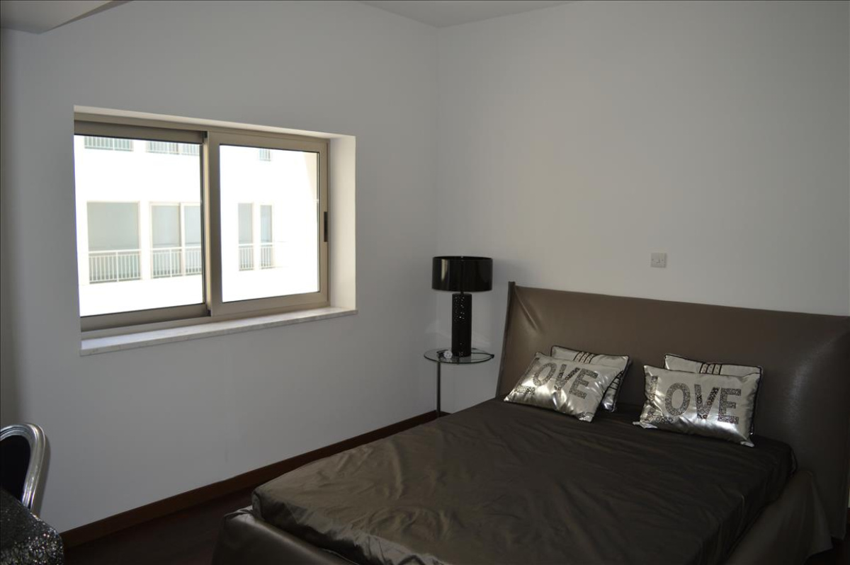 3 bedrooms Apartment in Larnaca, Larnaka, Cyprus No. 38583