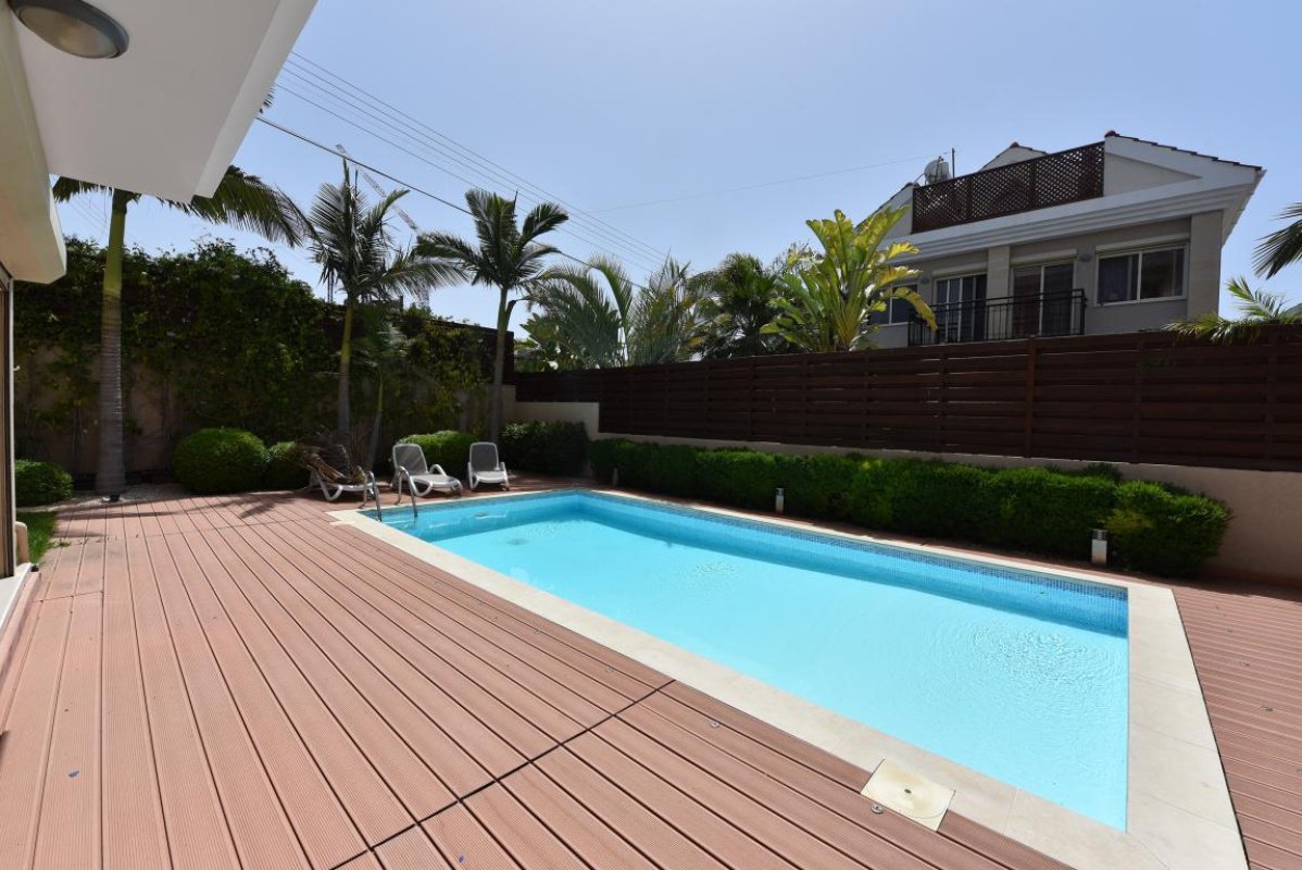 4 bedrooms Villa in Limassol, Cyprus No. 38580