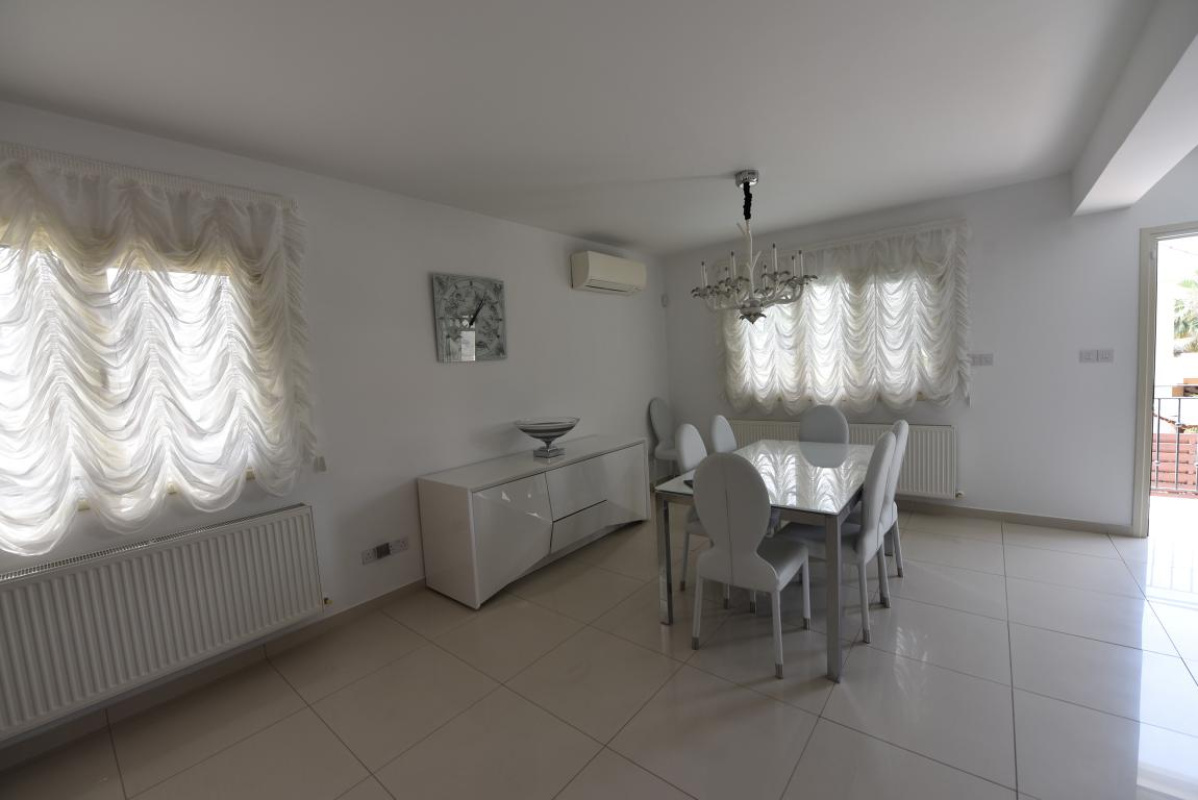 4 bedrooms Villa in Limassol, Cyprus No. 38580
