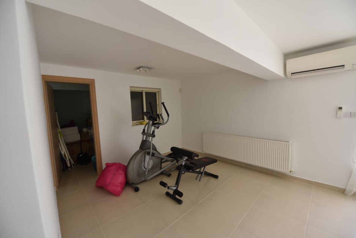 4 bedrooms Villa in Limassol, Cyprus No. 38580