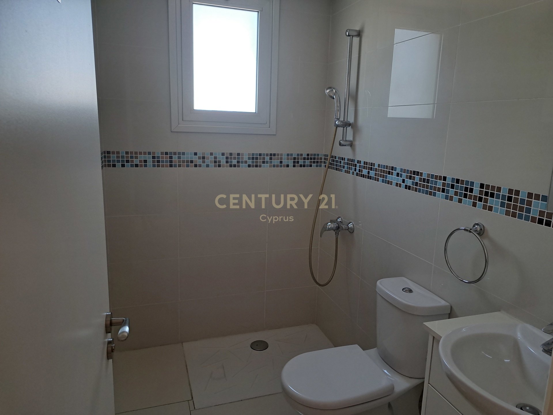 98m2 Oficina en Agios Nektarios, Limassol, Chipre No. 57225