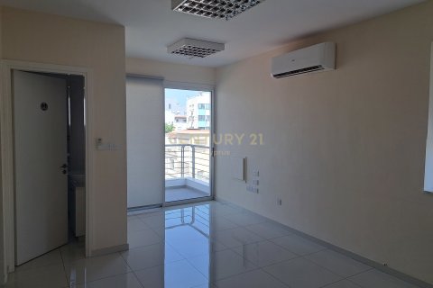 98m2 Oficina en Agios Nektarios, Limassol, Chipre No. 57225