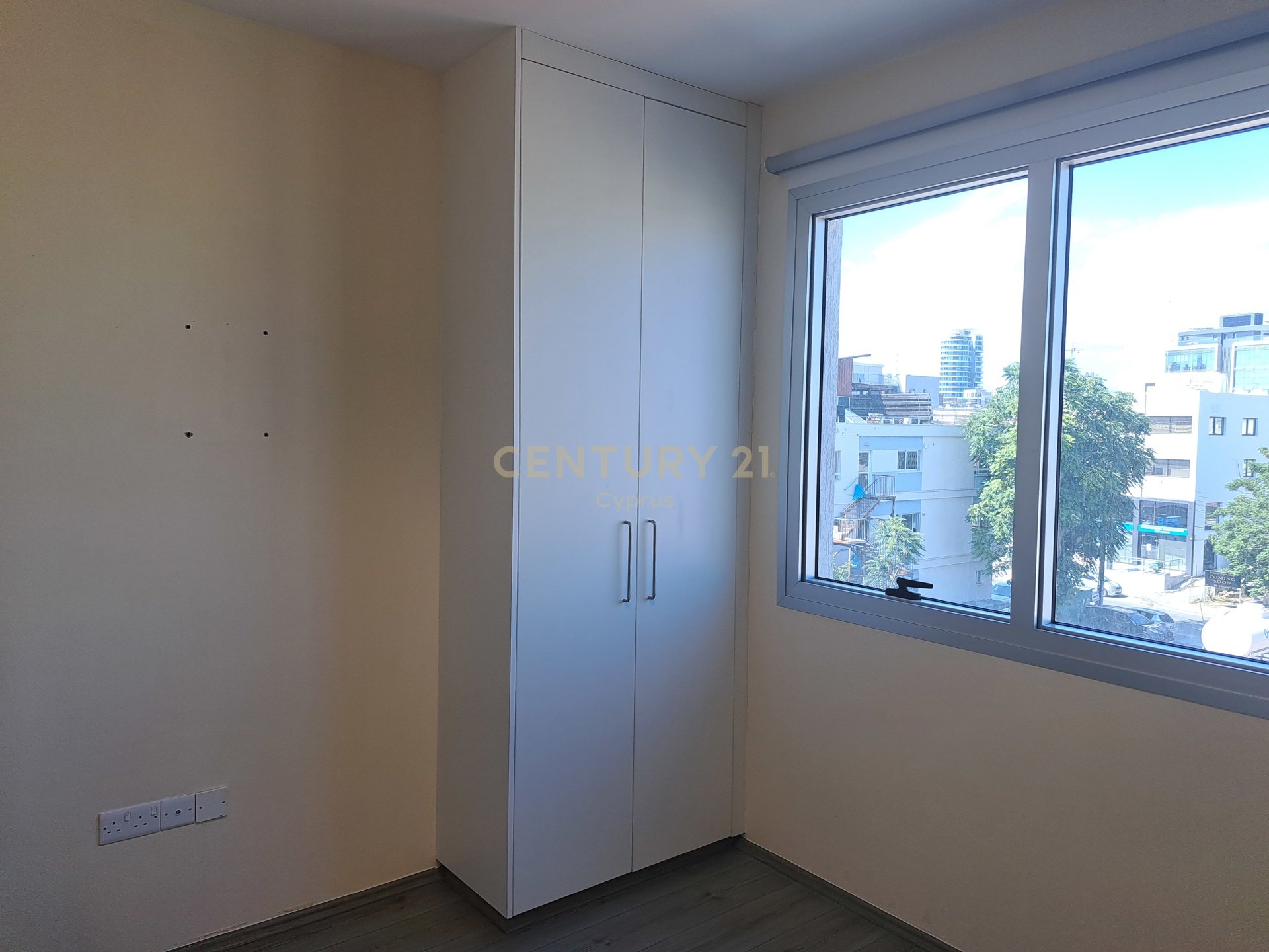 98m2 Oficina en Agios Nektarios, Limassol, Chipre No. 57225