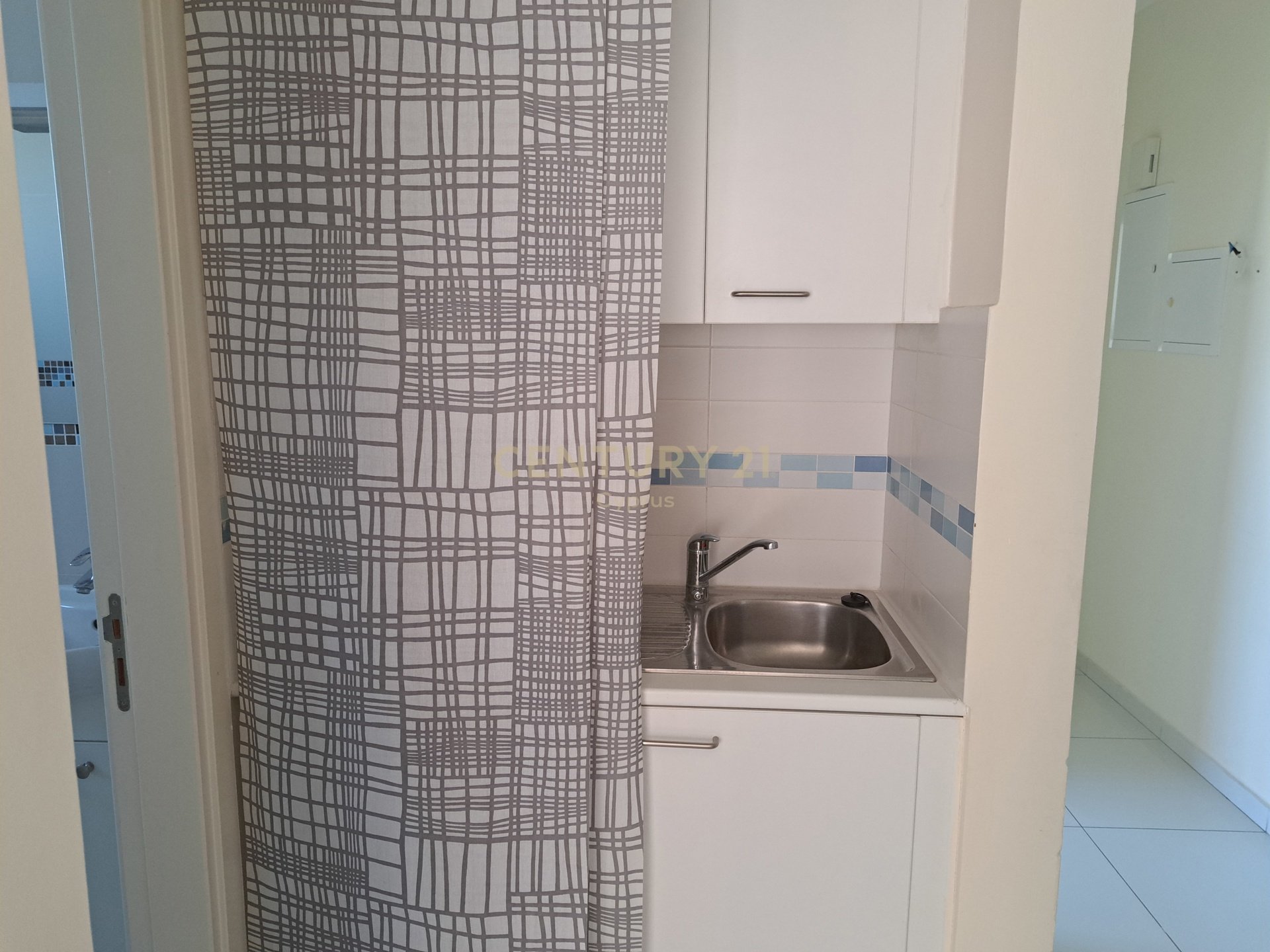 98m2 Oficina en Agios Nektarios, Limassol, Chipre No. 57225