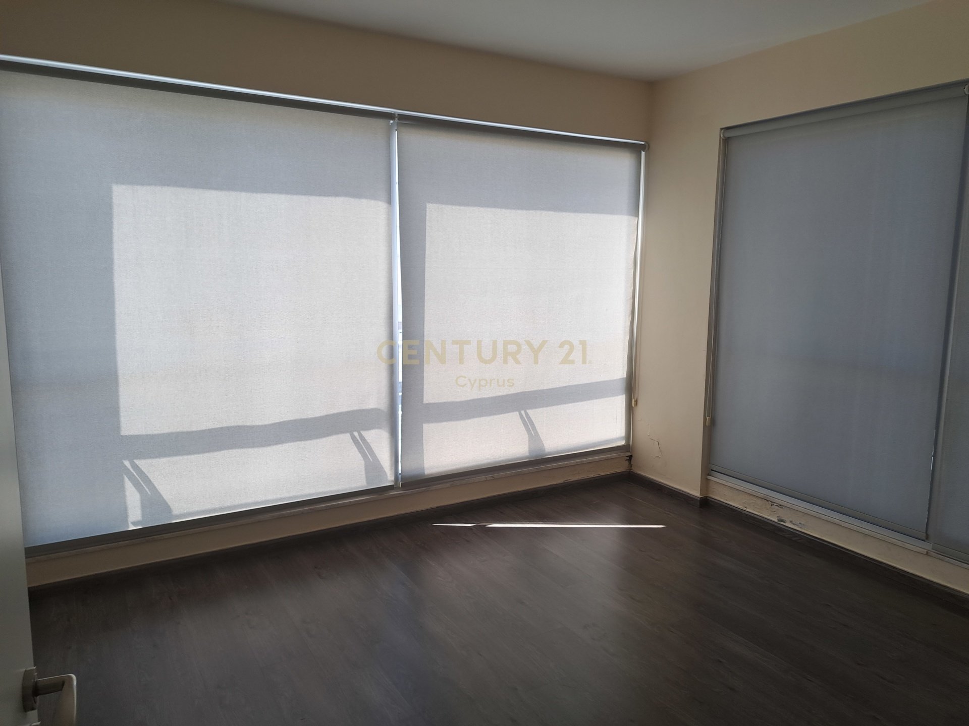98m2 Oficina en Agios Nektarios, Limassol, Chipre No. 57225