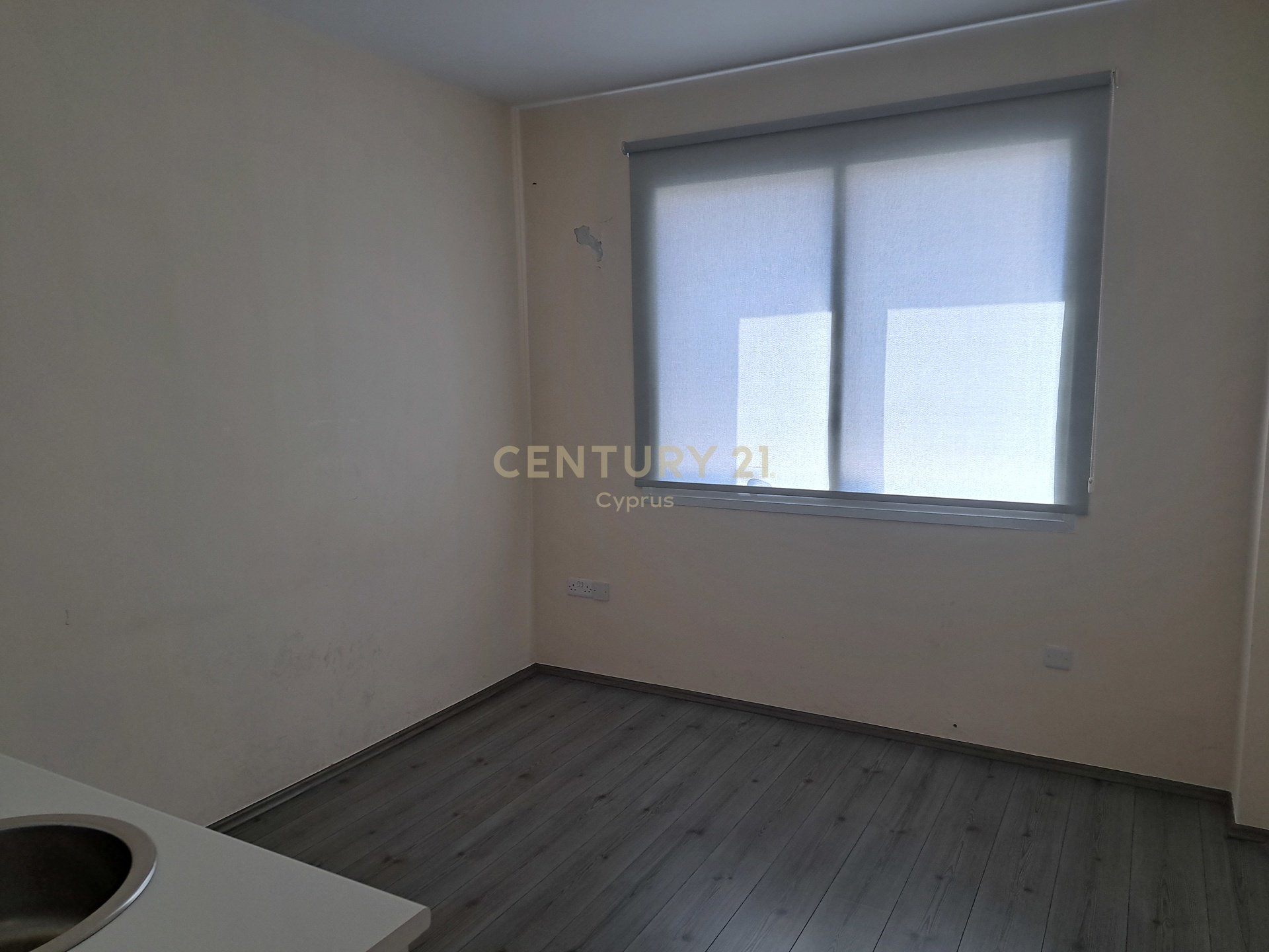 98m2 Oficina en Agios Nektarios, Limassol, Chipre No. 57225