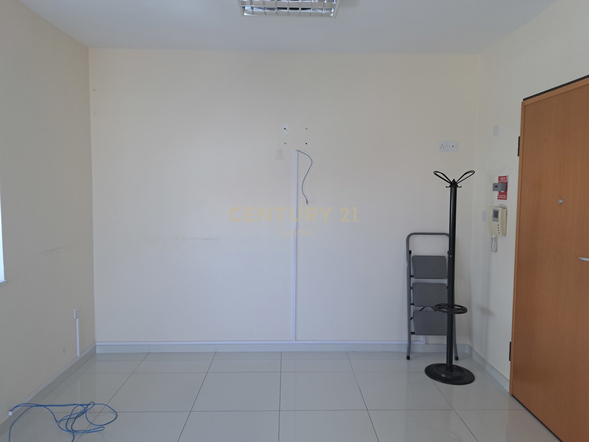 98m2 Oficina en Agios Nektarios, Limassol, Chipre No. 57225