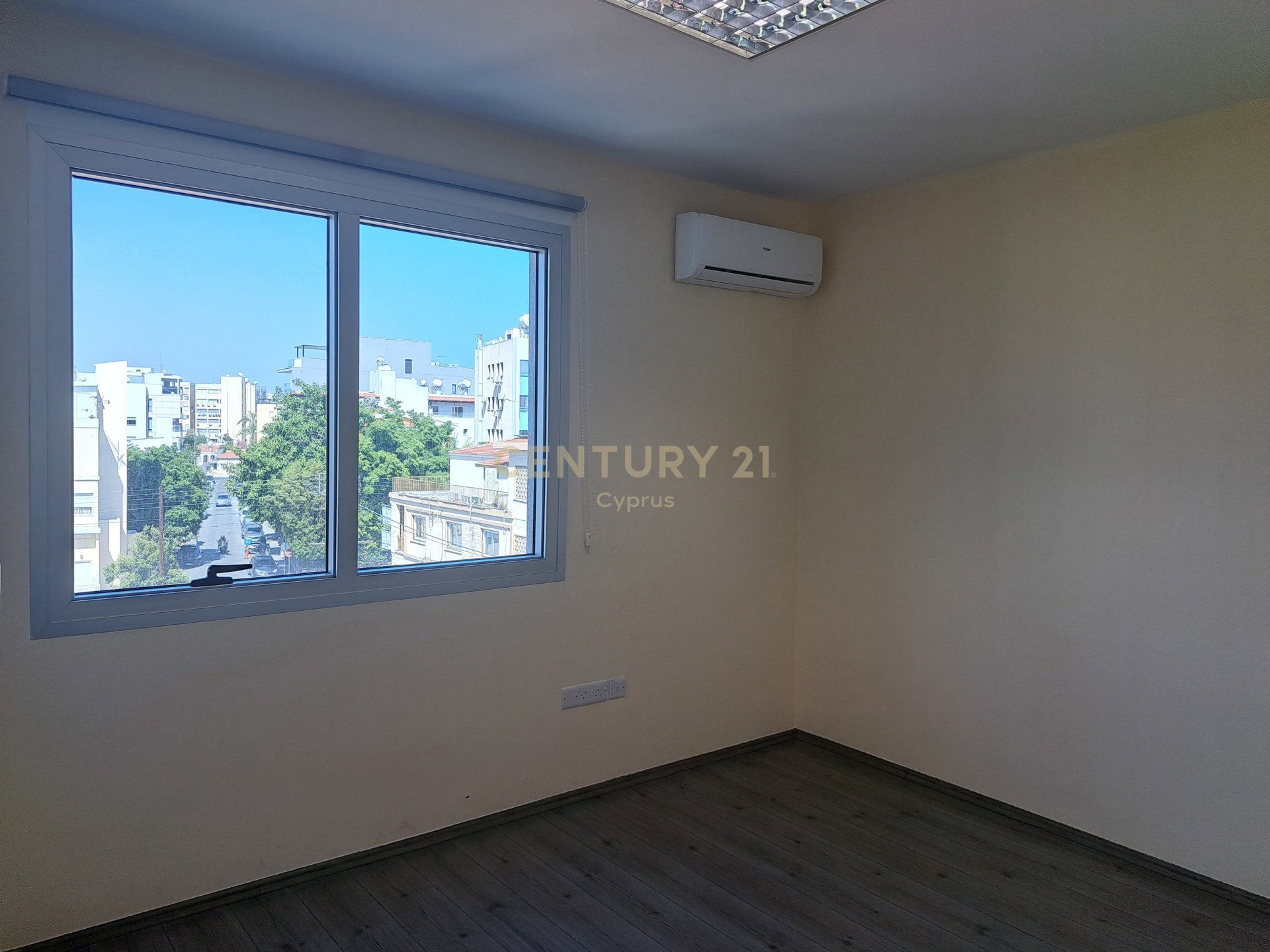 98m2 Oficina en Agios Nektarios, Limassol, Chipre No. 57225