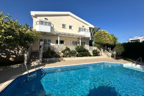 4 dormitorios Villa en Germasogeia, Limassol, Chipre No. 57828