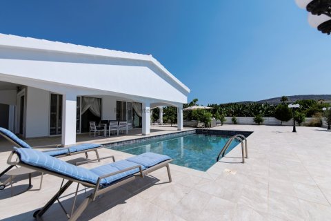 4 bedrooms Villa in Sea Caves, Pegeia, Paphos, Cyprus No. 7682