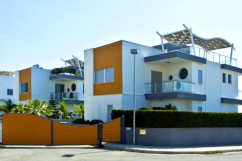 3 bedrooms Villa in Limassol, Cyprus No. 38919