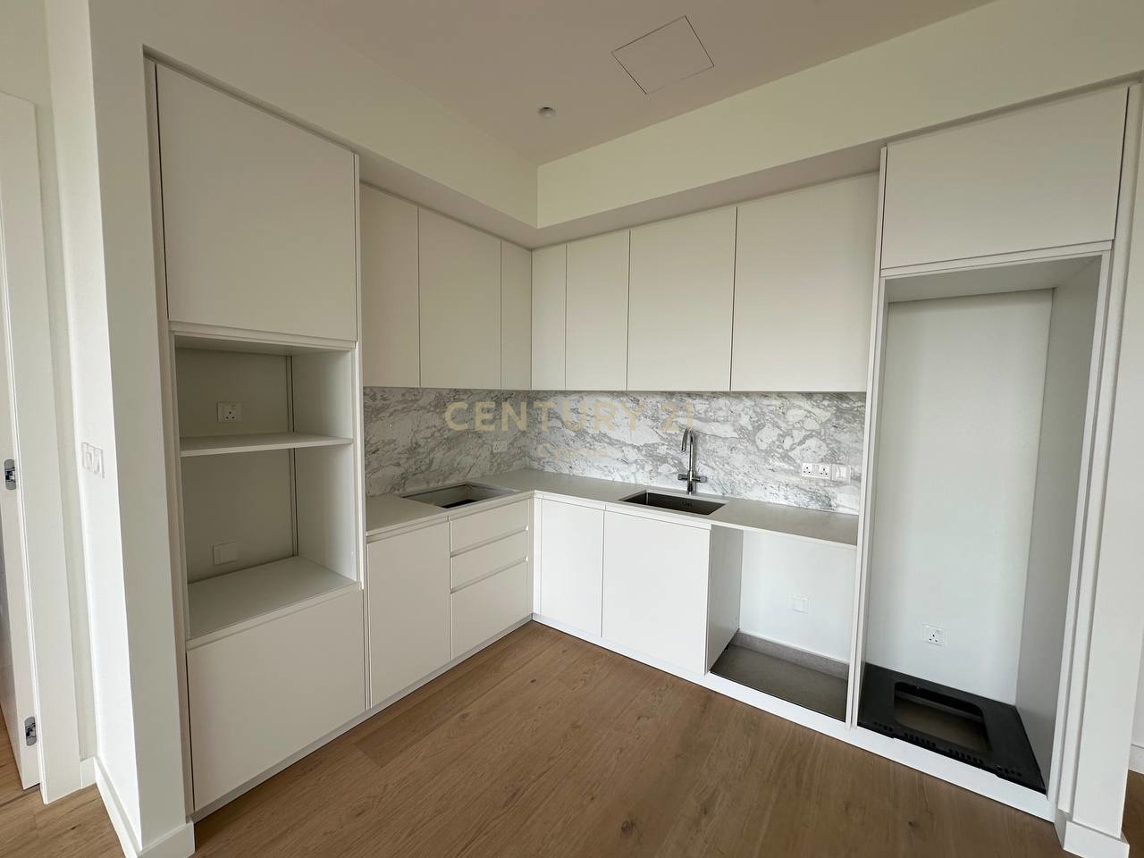 4 bedrooms Apartment in Germasogeia, Limassol, Cyprus No. 35874