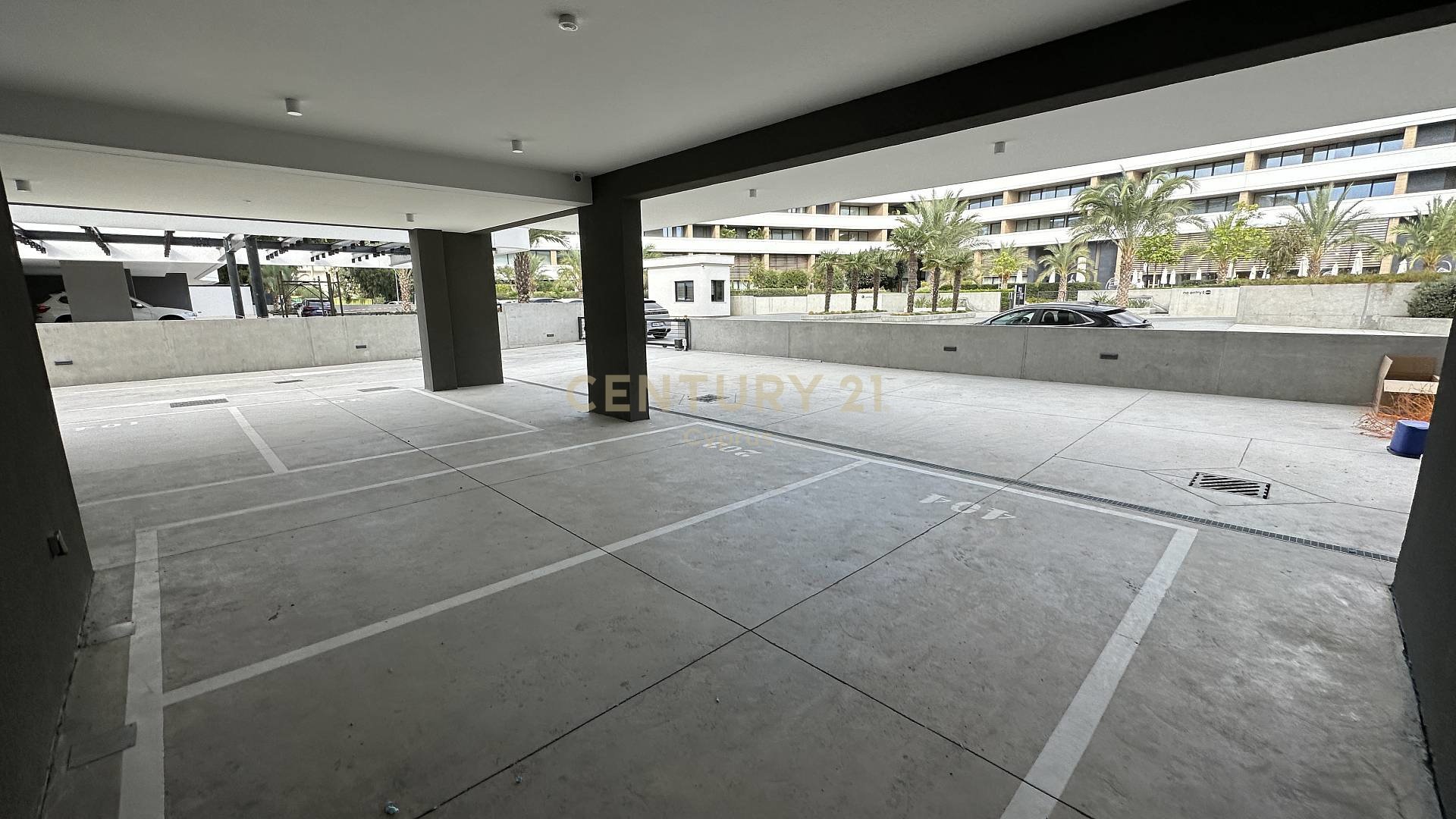 4 bedrooms Apartment in Germasogeia, Limassol, Cyprus No. 35874