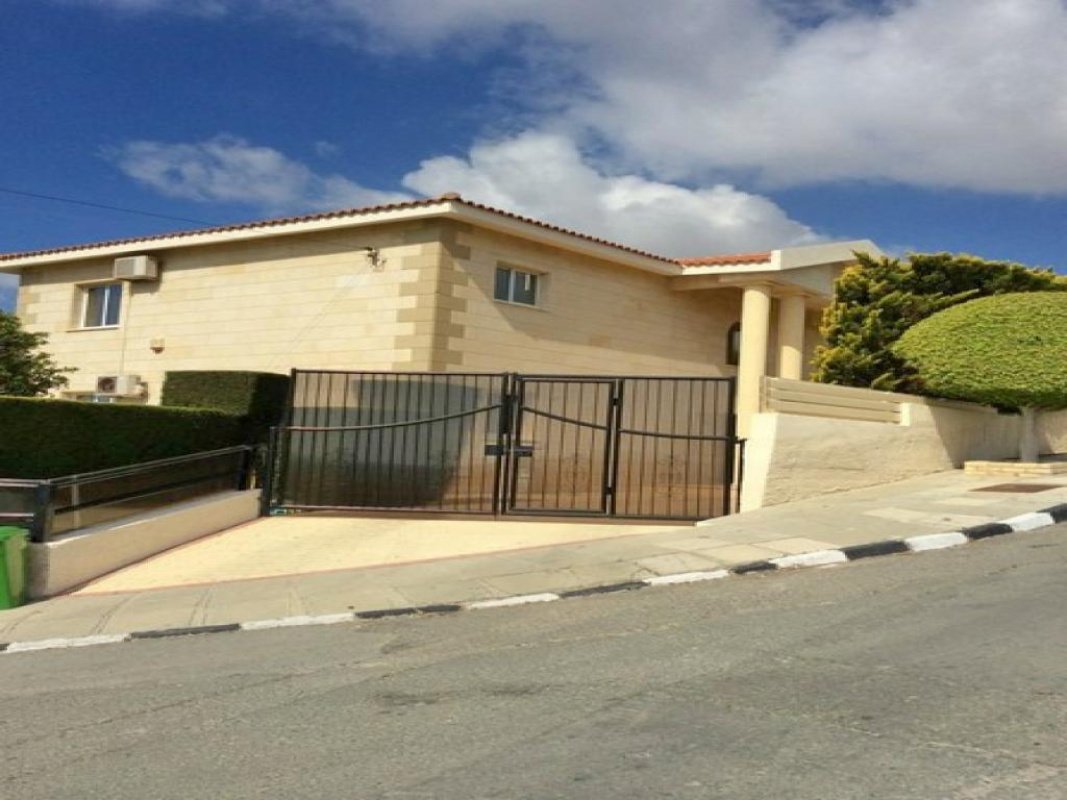 3 bedrooms Villa in Limassol, Cyprus No. 38066
