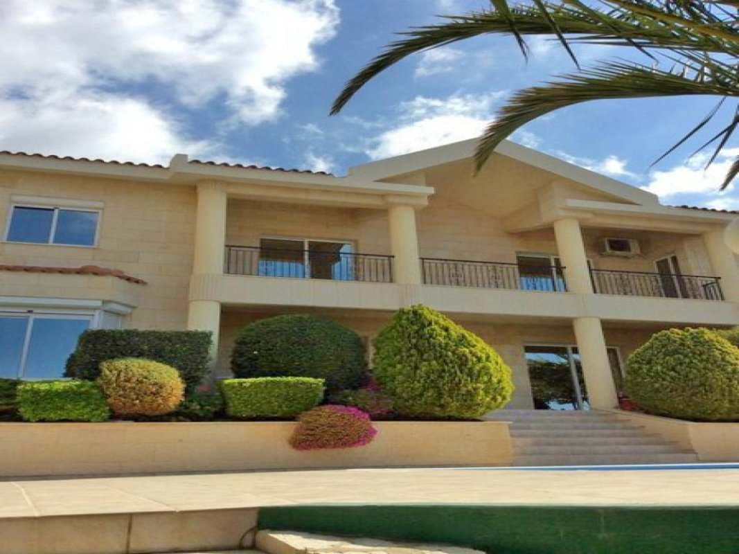 3 bedrooms Villa in Limassol, Cyprus No. 38066