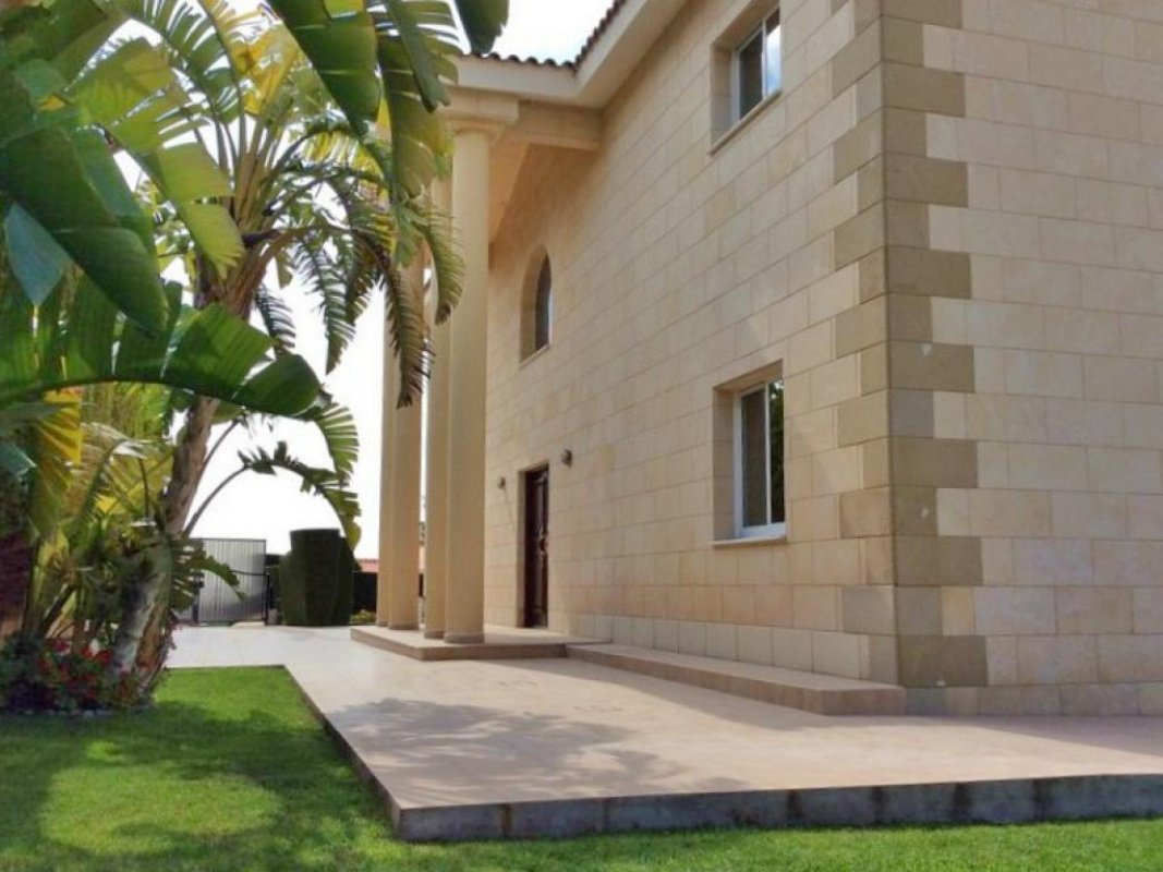3 bedrooms Villa in Limassol, Cyprus No. 38066