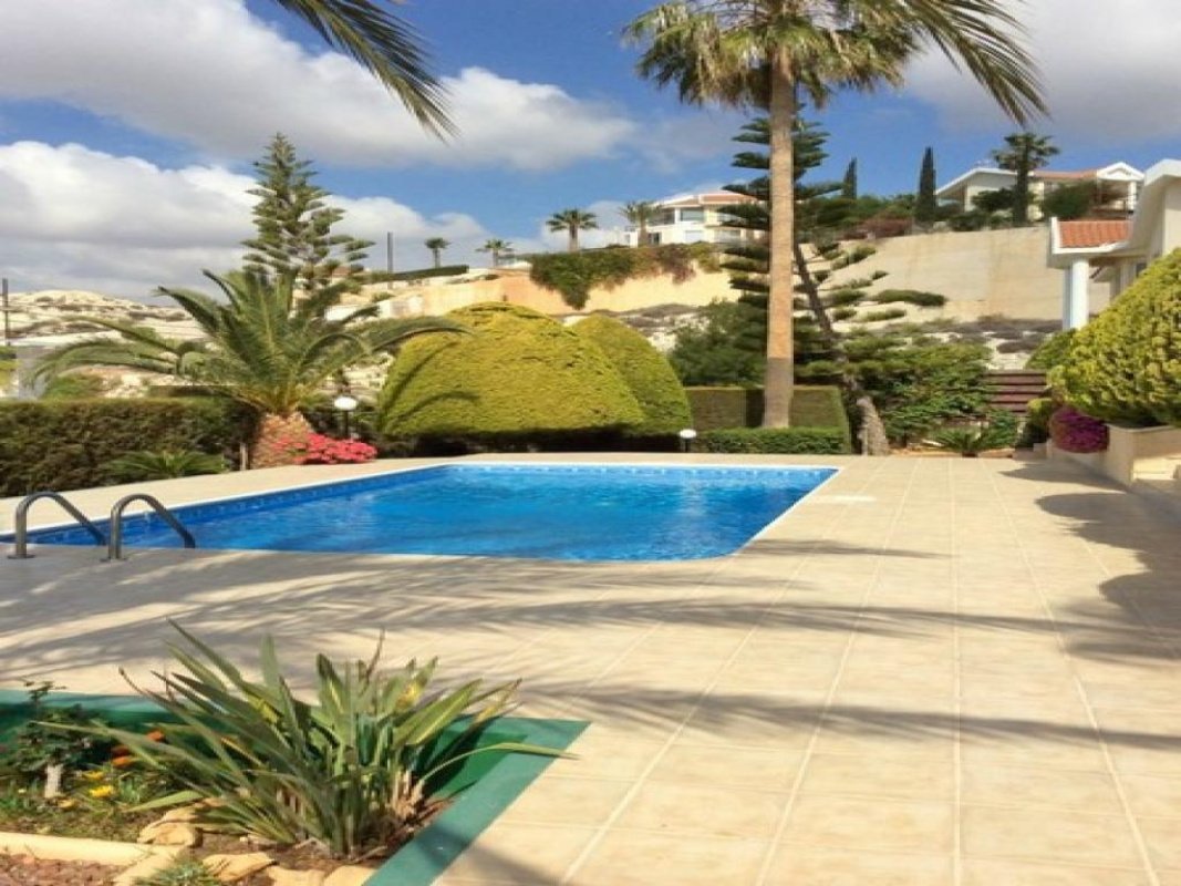 3 bedrooms Villa in Limassol, Cyprus No. 38066
