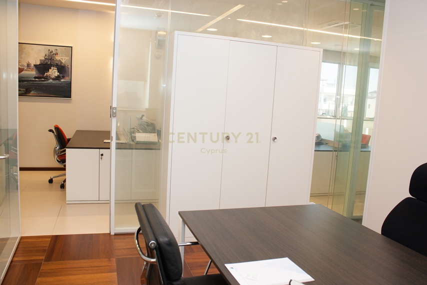323.7m2 Bureau à Limassol, Chypre No. 56101