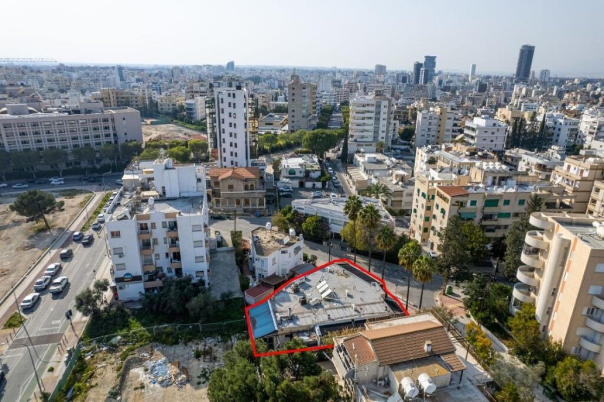 242m2 Commercial property in Nicosia, Cyprus No. 37944