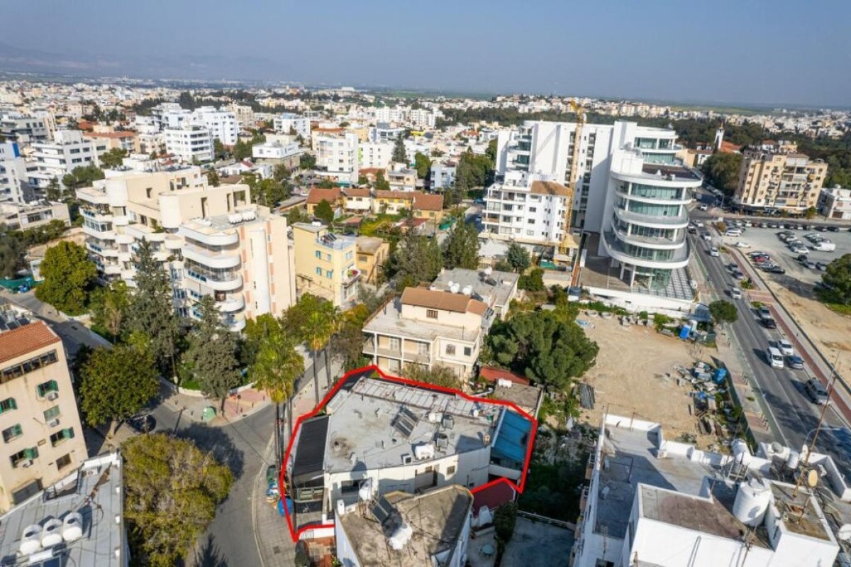 242m2 Commercial property in Nicosia, Cyprus No. 37944