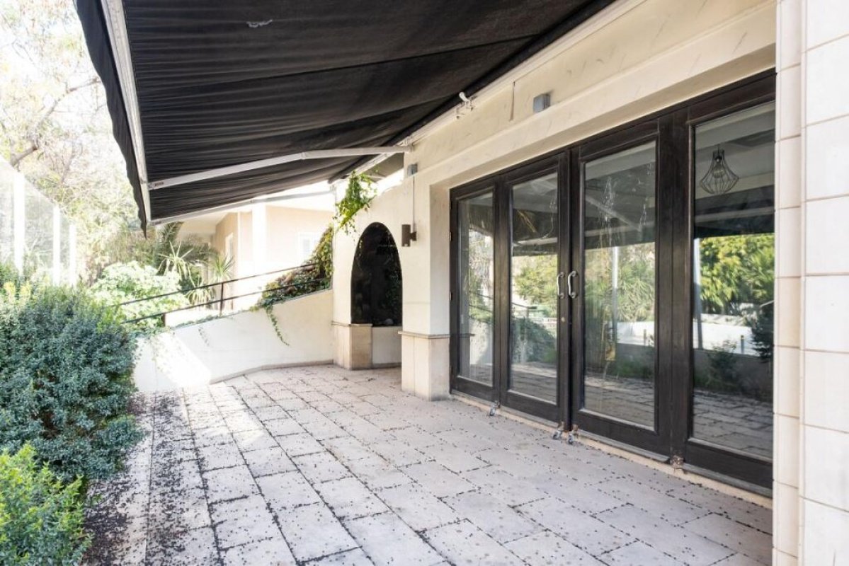 242m2 Commercial property in Nicosia, Cyprus No. 37944
