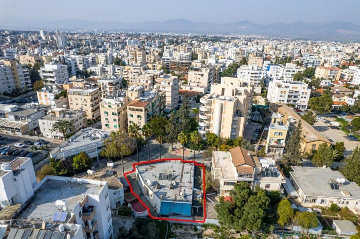 242m2 Commercial property in Nicosia, Cyprus No. 37944