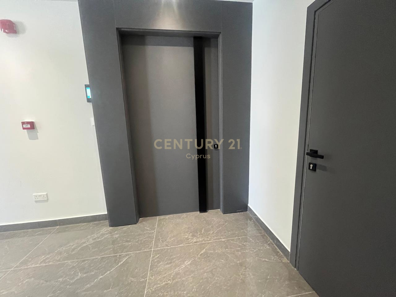 300m2 Oficina en Limassol, Chipre No. 54081