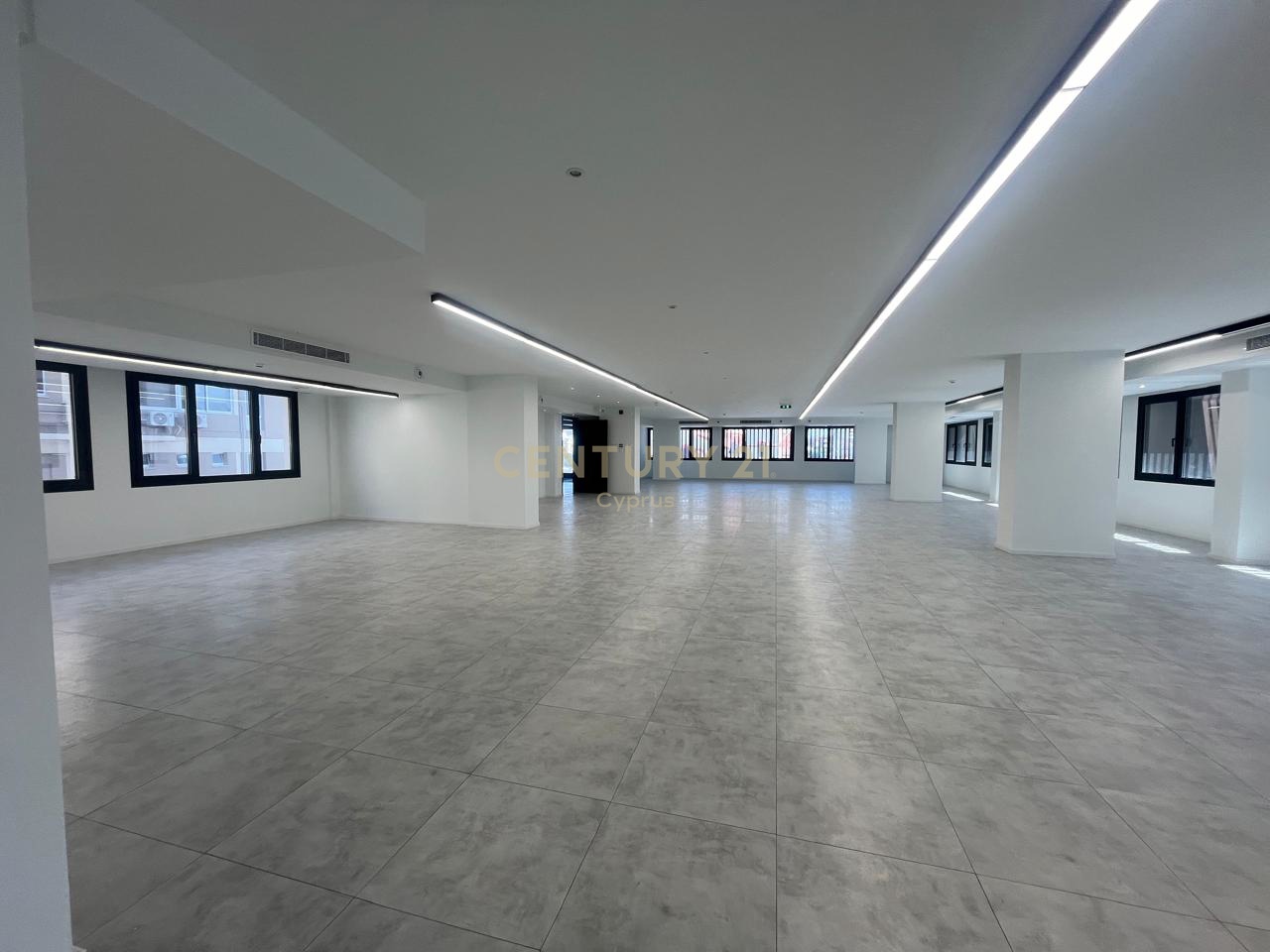 300m2 Oficina en Limassol, Chipre No. 54081