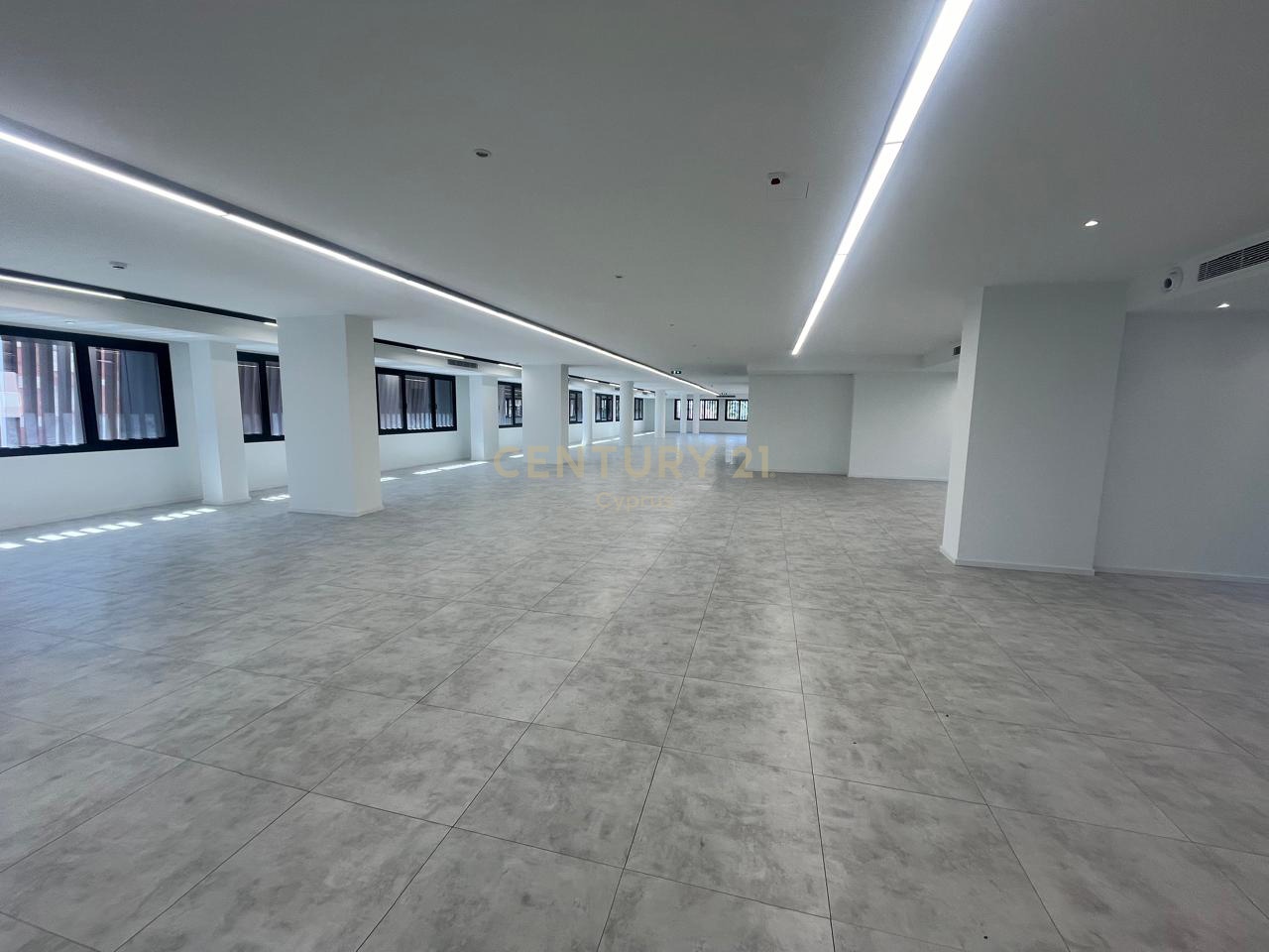 300m2 Oficina en Limassol, Chipre No. 54081