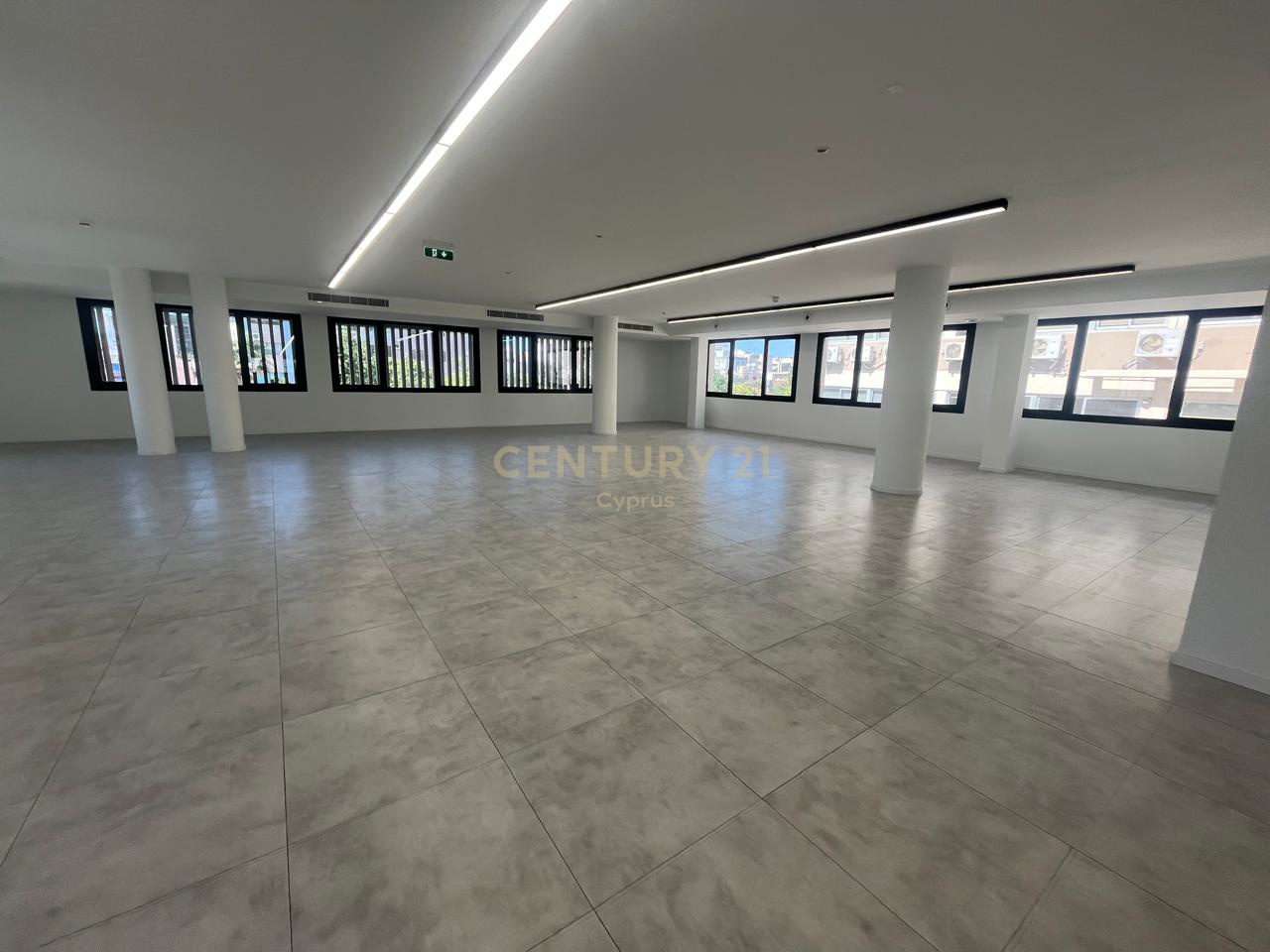 300m2 Oficina en Limassol, Chipre No. 54081