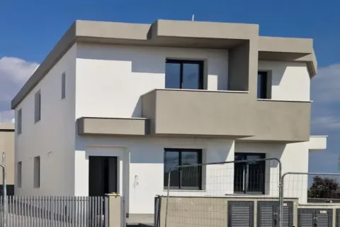3 bedrooms Villa in Limassol, Cyprus No. 39330