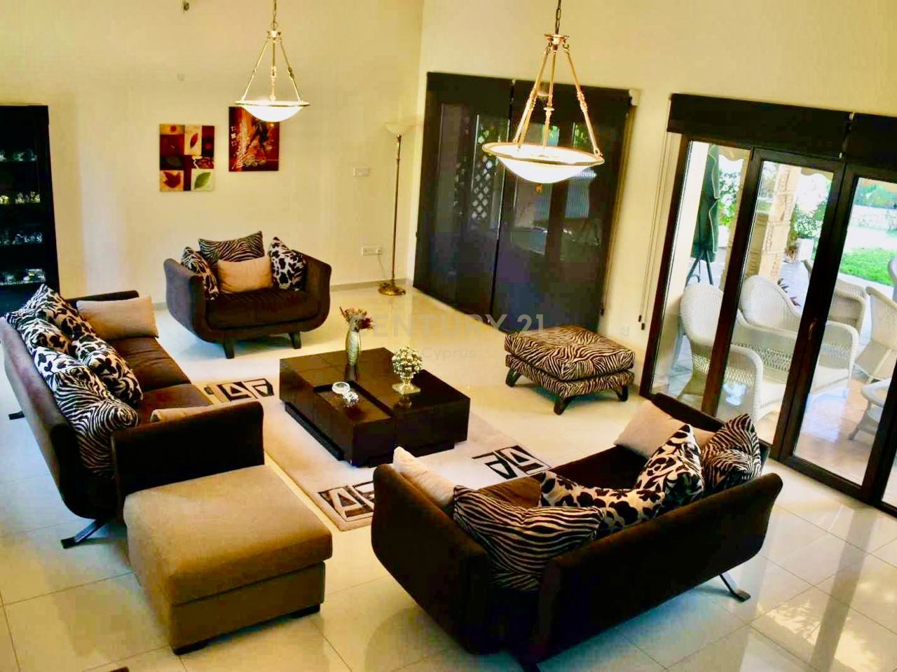 3 bedrooms Villa in Pyrgos, Limassol, Cyprus No. 31615