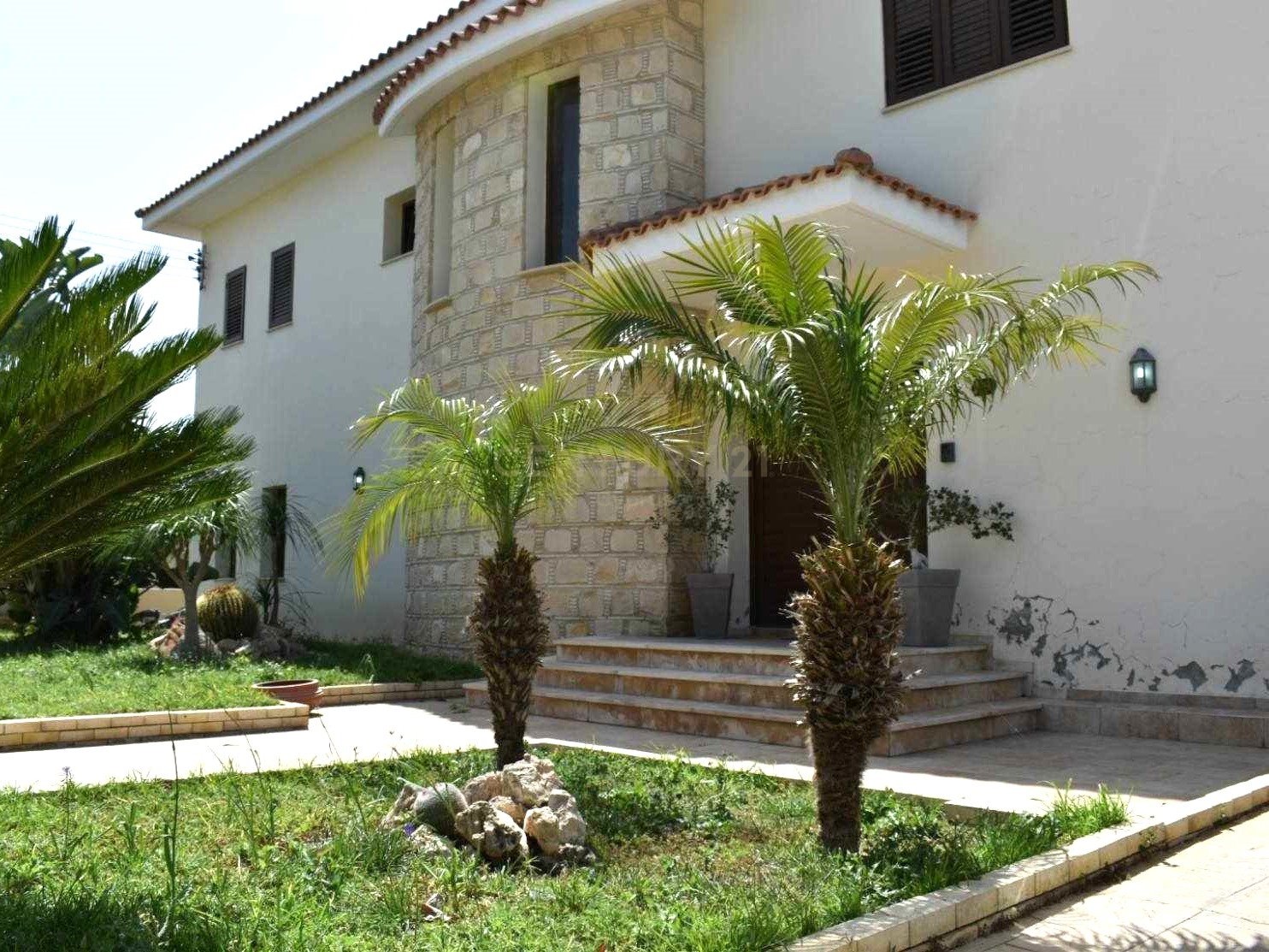 3 bedrooms Villa in Pyrgos, Limassol, Cyprus No. 31615