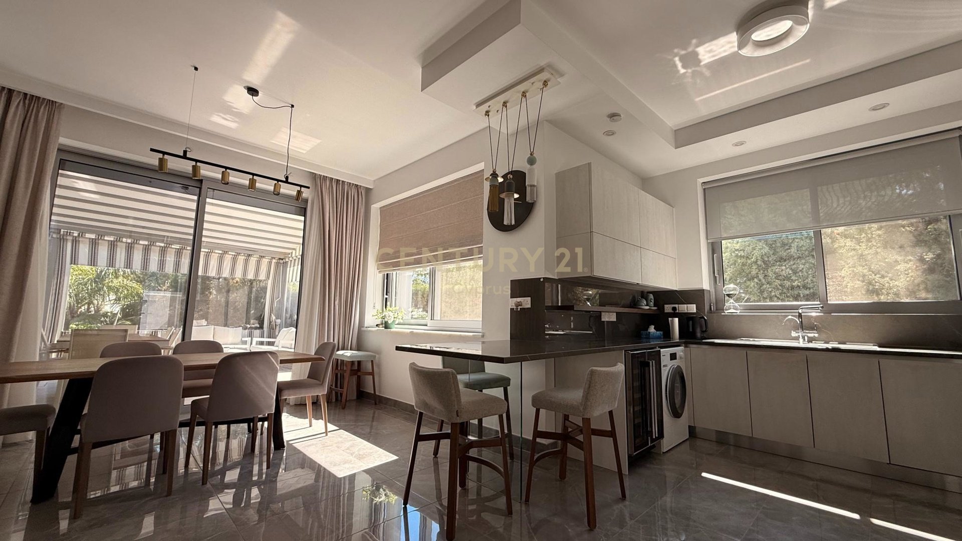 4 chambres Villa à Agios Athanasios, Limassol, Chypre No. 55323