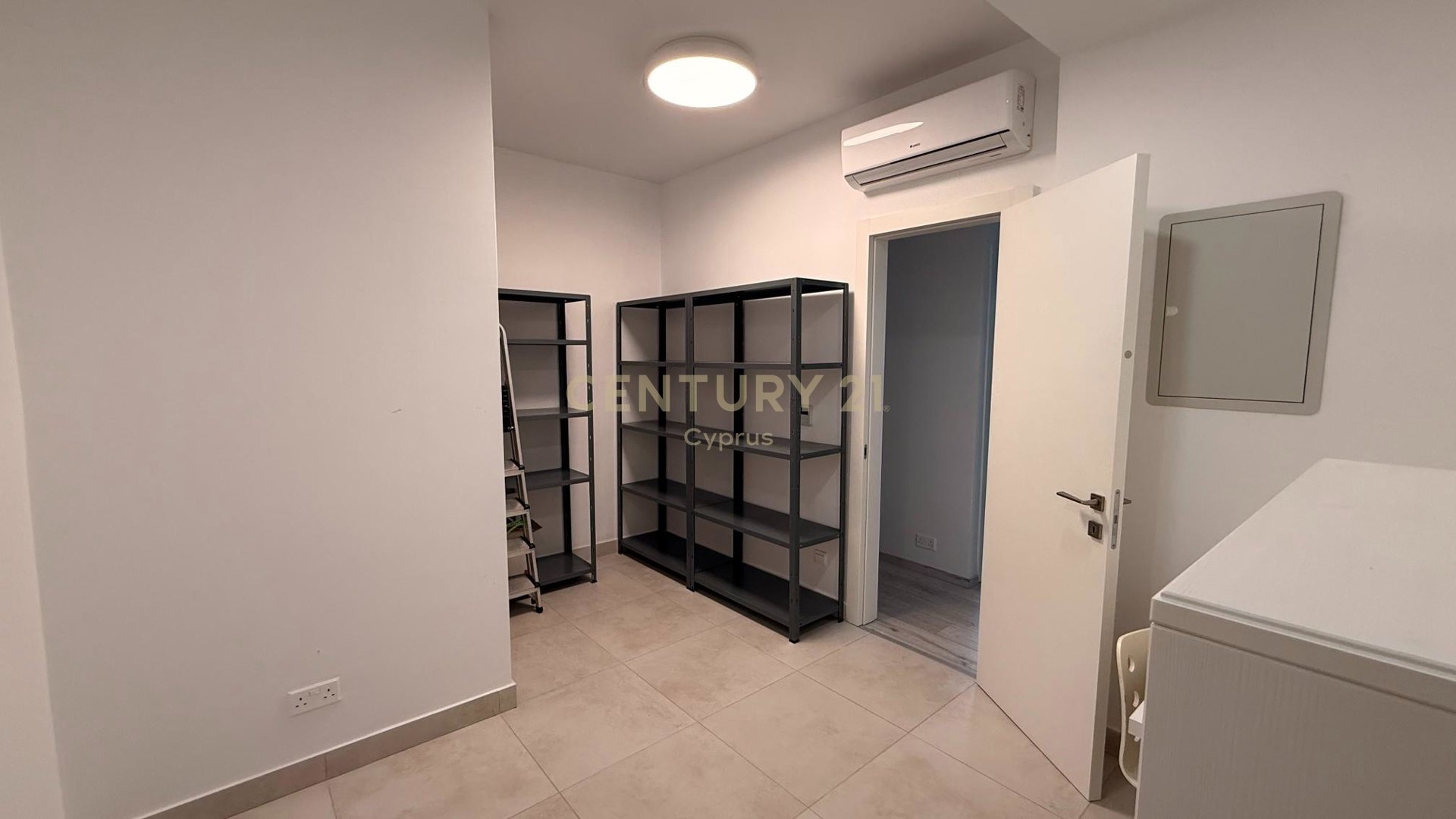 4 chambres Villa à Agios Athanasios, Limassol, Chypre No. 55323