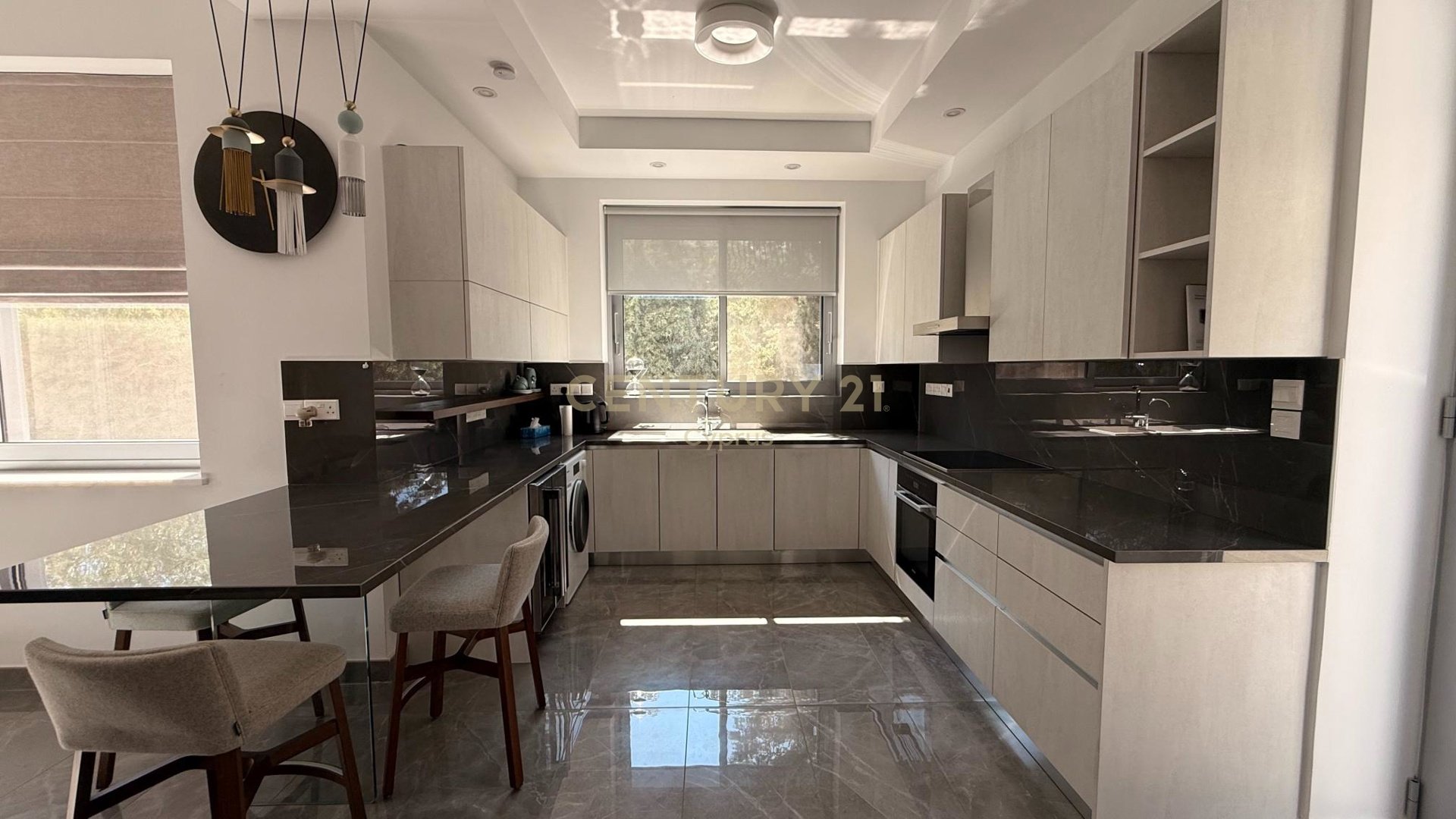 4 chambres Villa à Agios Athanasios, Limassol, Chypre No. 55323