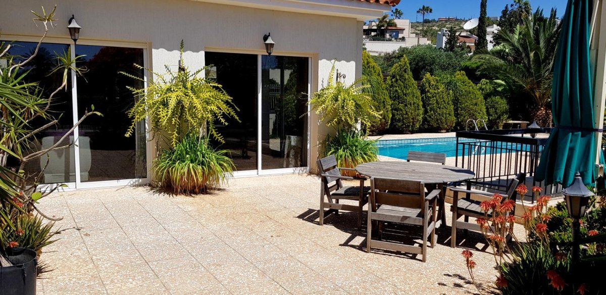 3 bedrooms Villa in Limassol, Cyprus No. 38417