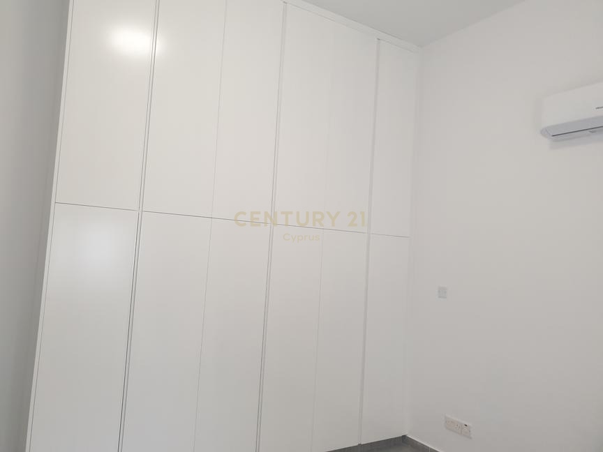 550m2 Bâtiment à Strovolos, Nicosia, Chypre No. 53751