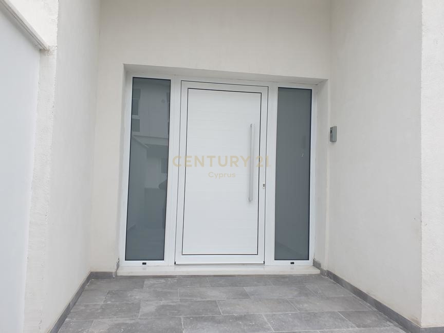 550m2 Bâtiment à Strovolos, Nicosia, Chypre No. 53751