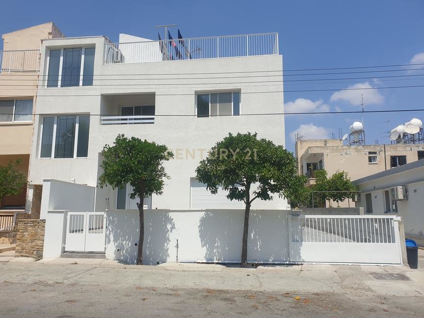 550m2 Bâtiment à Strovolos, Nicosia, Chypre No. 53751